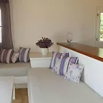 Ostria Village شقة فندقية مِلوبوتاس