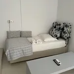 Ostria Village شقة فندقية