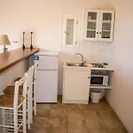 Ostria Village شقة فندقية