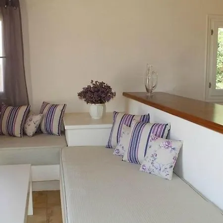 Ostria Village Aparthotel Mylopotas
