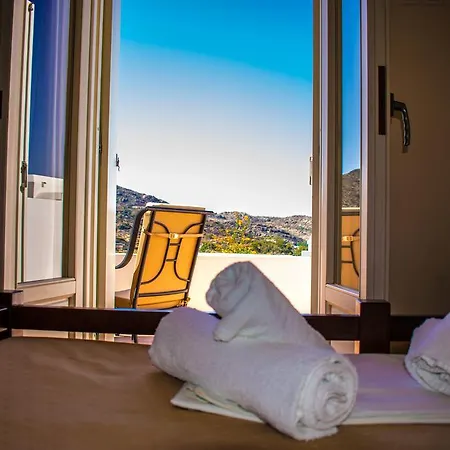 Ostria Village Aparthotel Mylopotas